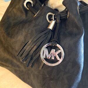 SOLD - Michael Kors Large Bag EUC 🦋